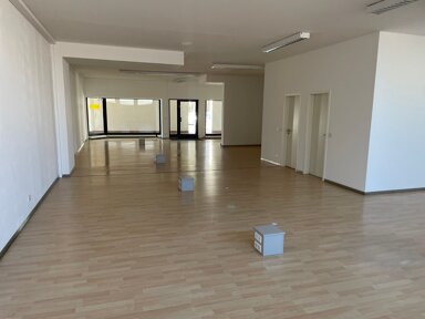 Ladenfläche zum Kauf 169.000 € 1 Zimmer 132 m² Verkaufsfläche Bahnhofstraße Feucht Feucht 90537