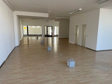 Ladenfläche zum Kauf 169.000 € 1 Zimmer 132 m² Verkaufsfläche Bahnhofstraße Feucht Feucht 90537