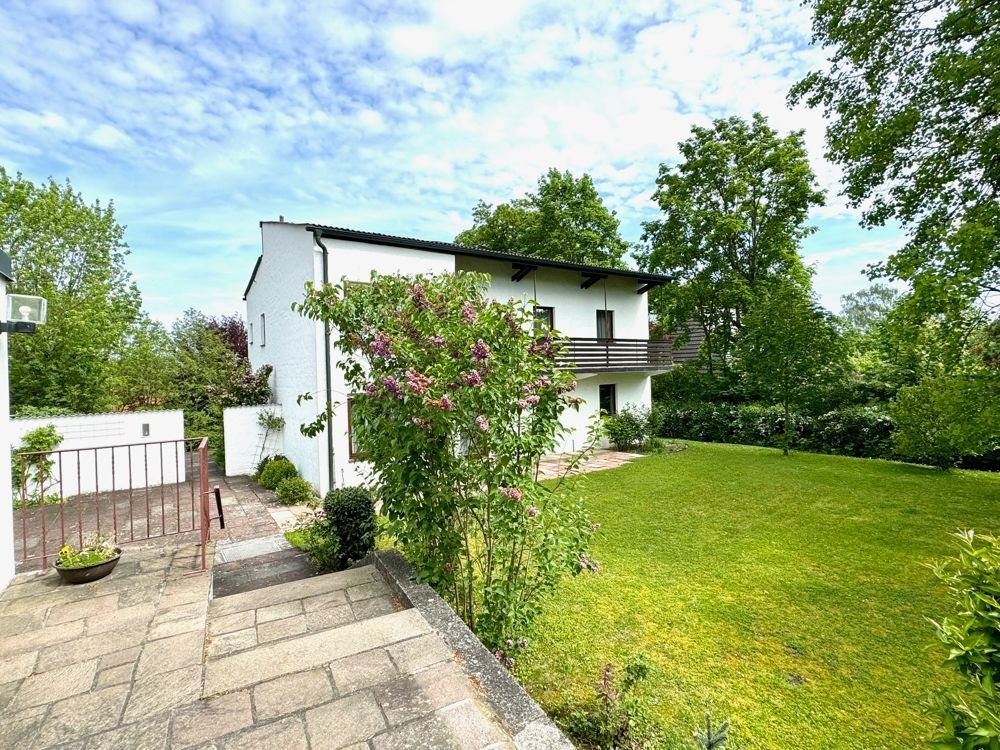 Einfamilienhaus zum Kauf 1.150.000 € 6 Zimmer 187 m²<br/>Wohnfläche 1.117 m²<br/>Grundstück Berg Landshut 84036