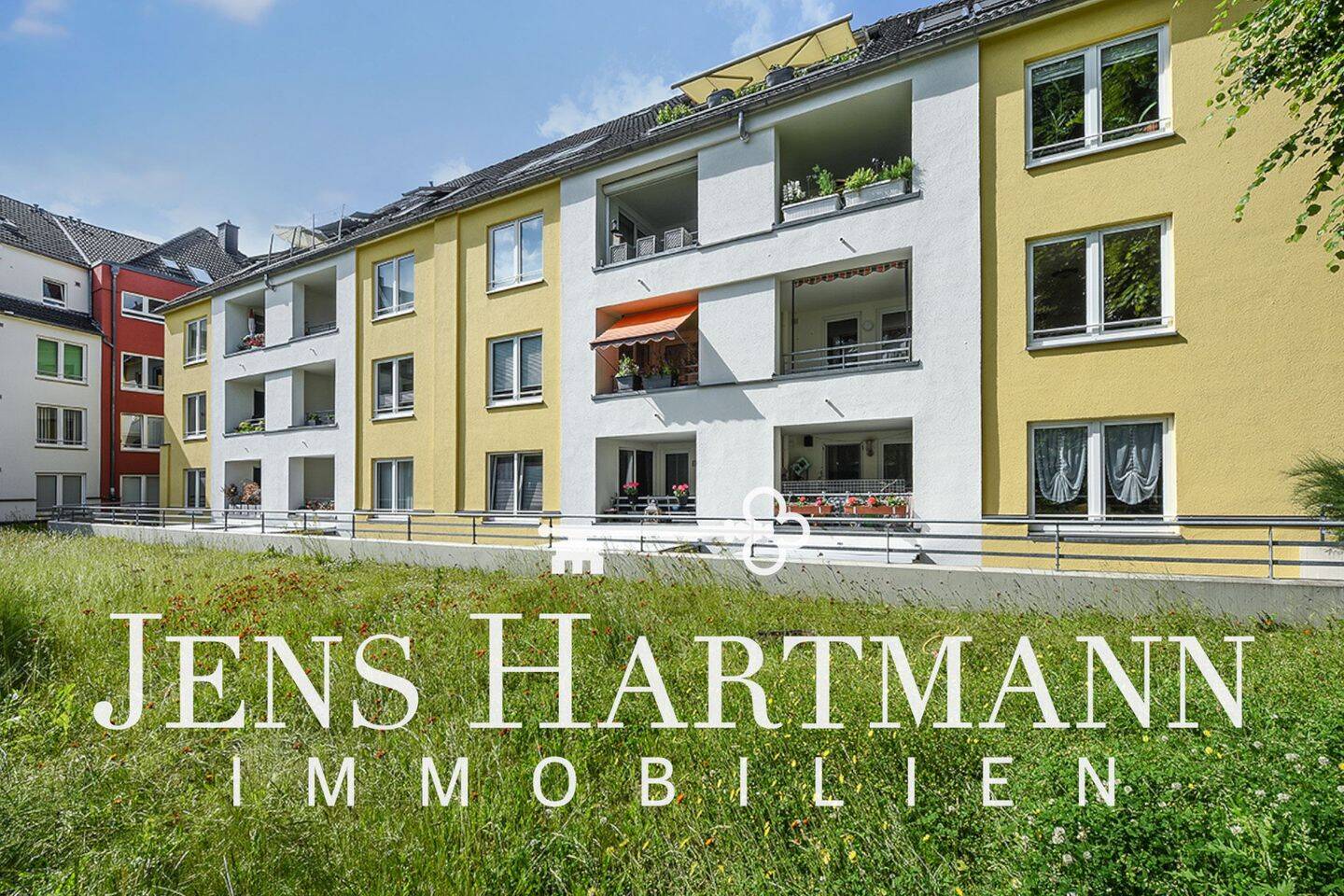 Café um die Ecke, Loggia am Abend –  Ihr neues Zuhause mitten in Broich