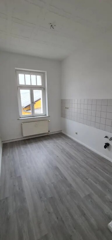 Wohnung zur Miete 700 € 4 Zimmer 92 m² frei ab sofort Feldstraße Nauen Nauen 14641