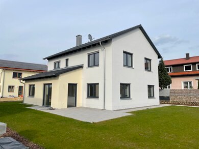 Einfamilienhaus zum Kauf provisionsfrei 595.000 € 5 Zimmer 163 m² 642 m² Grundstück Holunderweg 8 Süß Hahnbach 92256