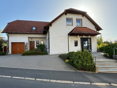 Mehrfamilienhaus zum Kauf provisionsfrei als Kapitalanlage geeignet 249.000 € 8 Zimmer 205 m² Schulstraße 11 Hohenberg Hohenberg an der Eger 95691