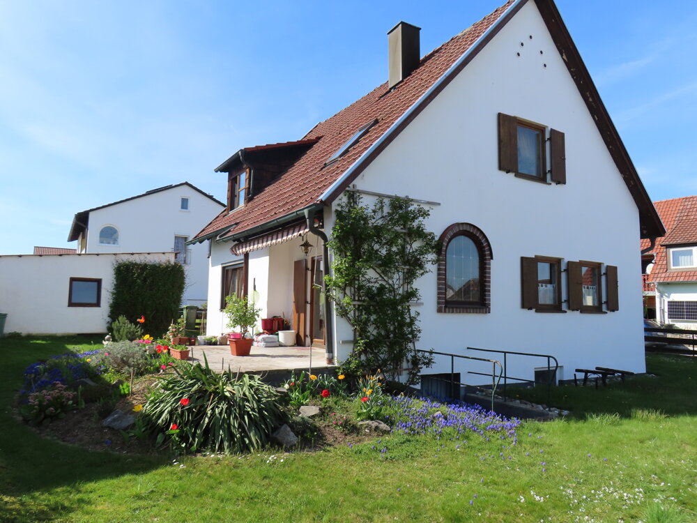 Einfamilienhaus zum Kauf 319.000 € 4 Zimmer 101 m²<br/>Wohnfläche 453 m²<br/>Grundstück 01.09.2024<br/>Verfügbarkeit Ergoldsbach Ergoldsbach 84061