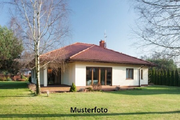 Einfamilienhaus zum Kauf Zwangsversteigerung 147.300 € 1 Zimmer 160 m²<br/>Wohnfläche 366 m²<br/>Grundstück Höhr-Grenzhausen 56203