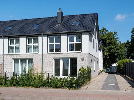 Haus zum Kauf - Erstbezug 664.000 € 5 Zimmer 126,3 m² 302,9 m² Grundstück frei ab sofort Schenefeld 22869