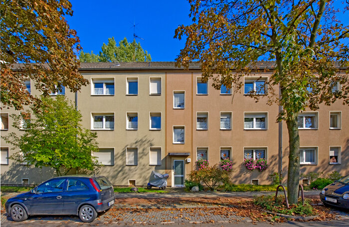 Wohnung zur Miete 349 € 2 Zimmer 41 m²<br/>Wohnfläche 1. Stock<br/>Geschoss 16.07.2024<br/>Verfügbarkeit Angerhauser Straße 51 Huckingen Duisburg 47259