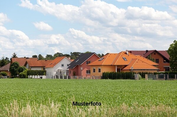 Einfamilienhaus zum Kauf Zwangsversteigerung 103.000 € 4 Zimmer 104 m²<br/>Wohnfläche 1.012 m²<br/>Grundstück Frohnhausen Dillenburg 35684