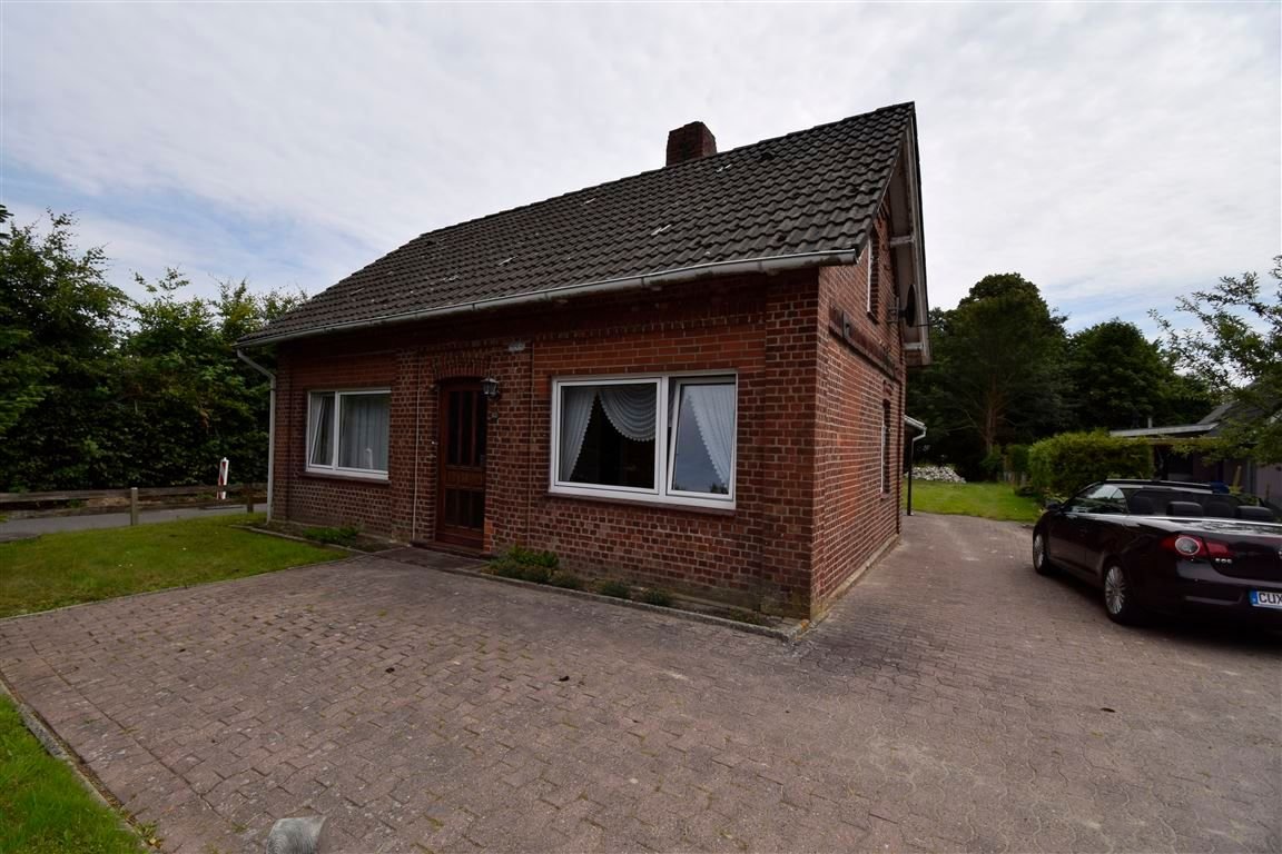 Einfamilienhaus zum Kauf 99.000 € 4 Zimmer 90 m²<br/>Wohnfläche 781 m²<br/>Grundstück ab sofort<br/>Verfügbarkeit Dorfstraße 83 Neuenkirchen , Land Hadeln 21763