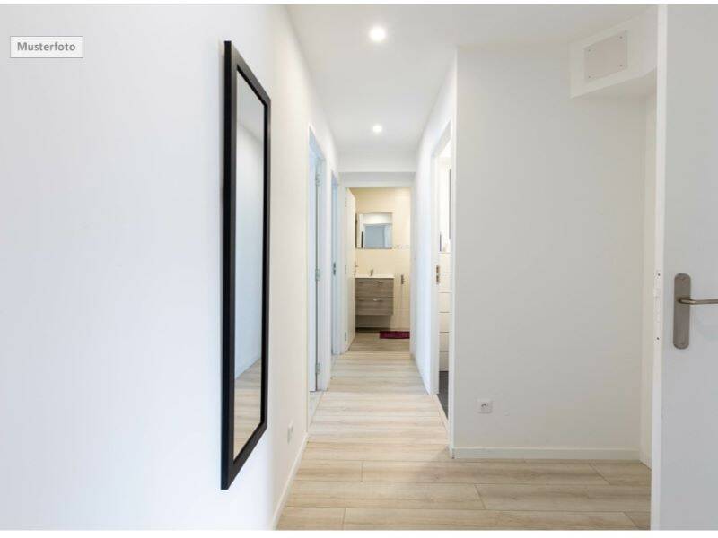 3 Zimmer - Wohnung mit Balkon - Ohne Provsion! Einmalige Gelegenheit