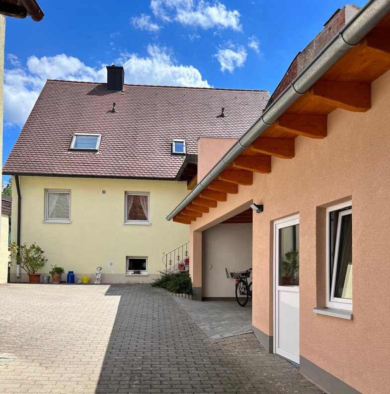 Haus zum Kauf 1.100.000 € 14 Zimmer 318 m² 884 m² Grundstück frei ab sofort Herzogenaurach Herzogenaurach 91074