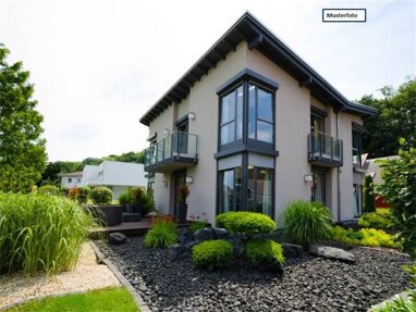 Haus zum Kauf Zwangsversteigerung 390.000 € 337 m² 707 m² Grundstück Kitzingen Kitzingen 97318