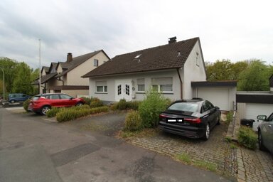 Haus zum Kauf 339.000 € 9 Zimmer 225 m² 924 m² Grundstück Niedereimer Arnsberg 59823