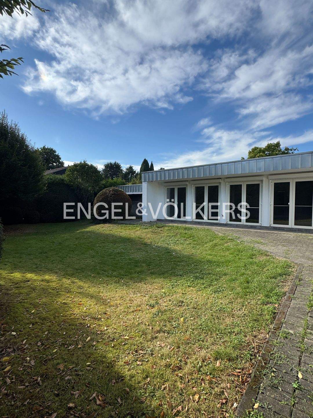 Eleganter Bungalow im Ninive: Stilvolles Wohnen mit exzellenter Stadtanbindung!