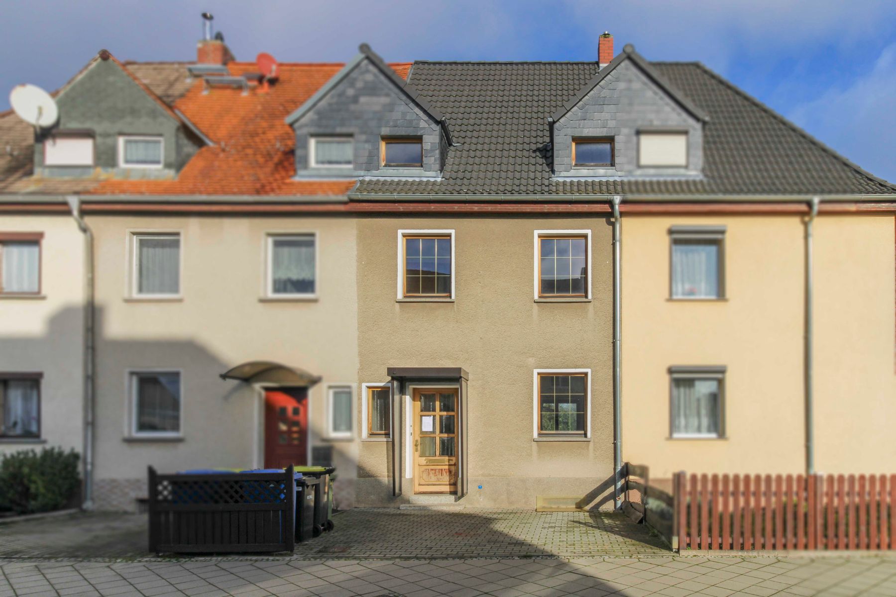 Reihenmittelhaus zum Kauf 85.000 € 5 Zimmer 100,1 m²<br/>Wohnfläche 389,1 m²<br/>Grundstück Siedlung 102 Dessau-Roßlau 06846
