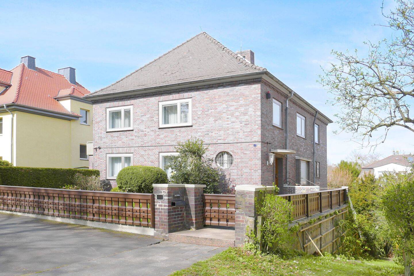 Vorderer Westen/ Nähe ICE- Bahnhof: Großzügige, gepflegte Villa in ruhiger Lage