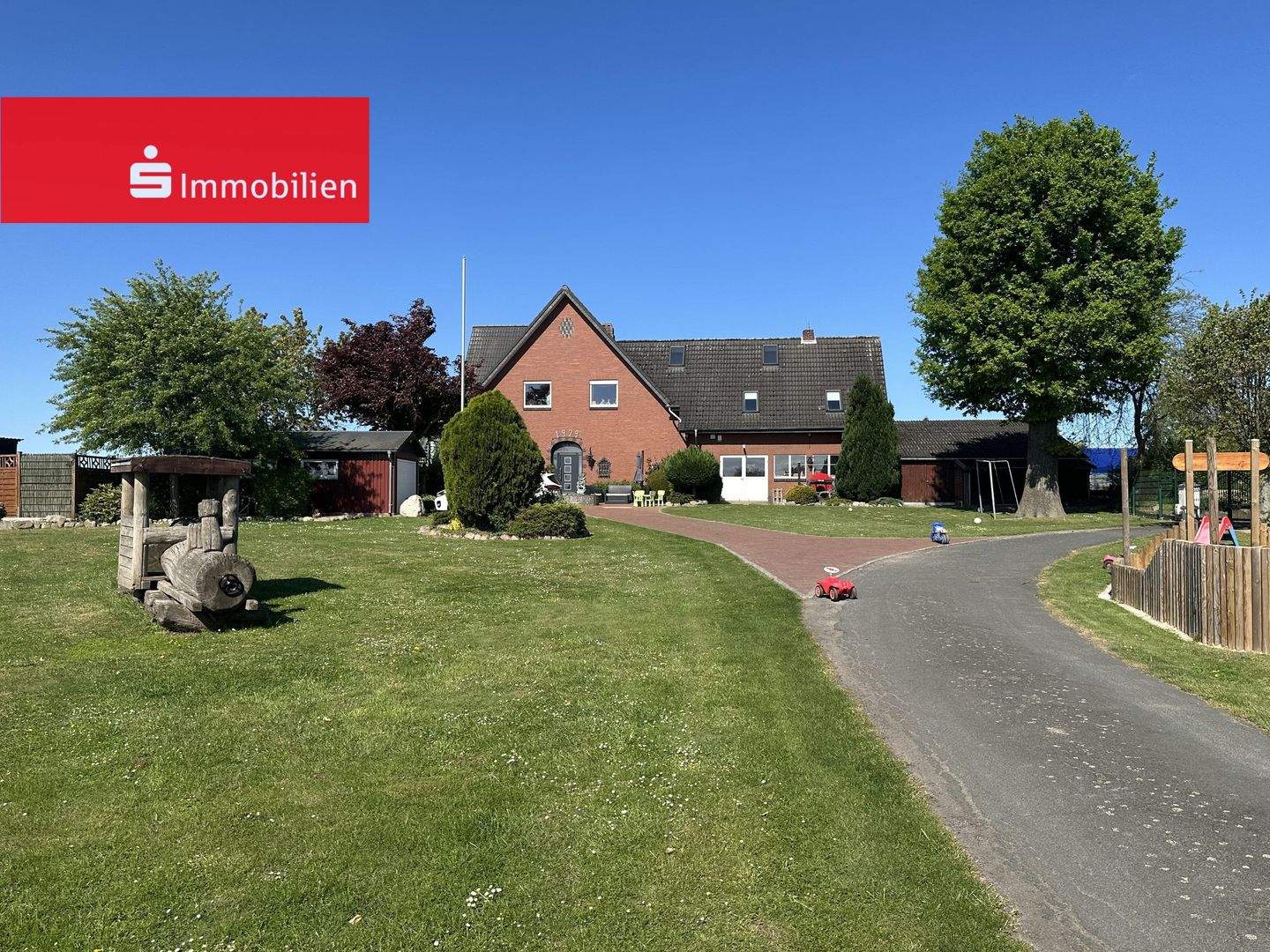 +++ Zuhause im Grünen: Liebevoll saniertes Wohnhaus mit zwei Wohneinheiten in reizvoller landschaftlicher Lage +++