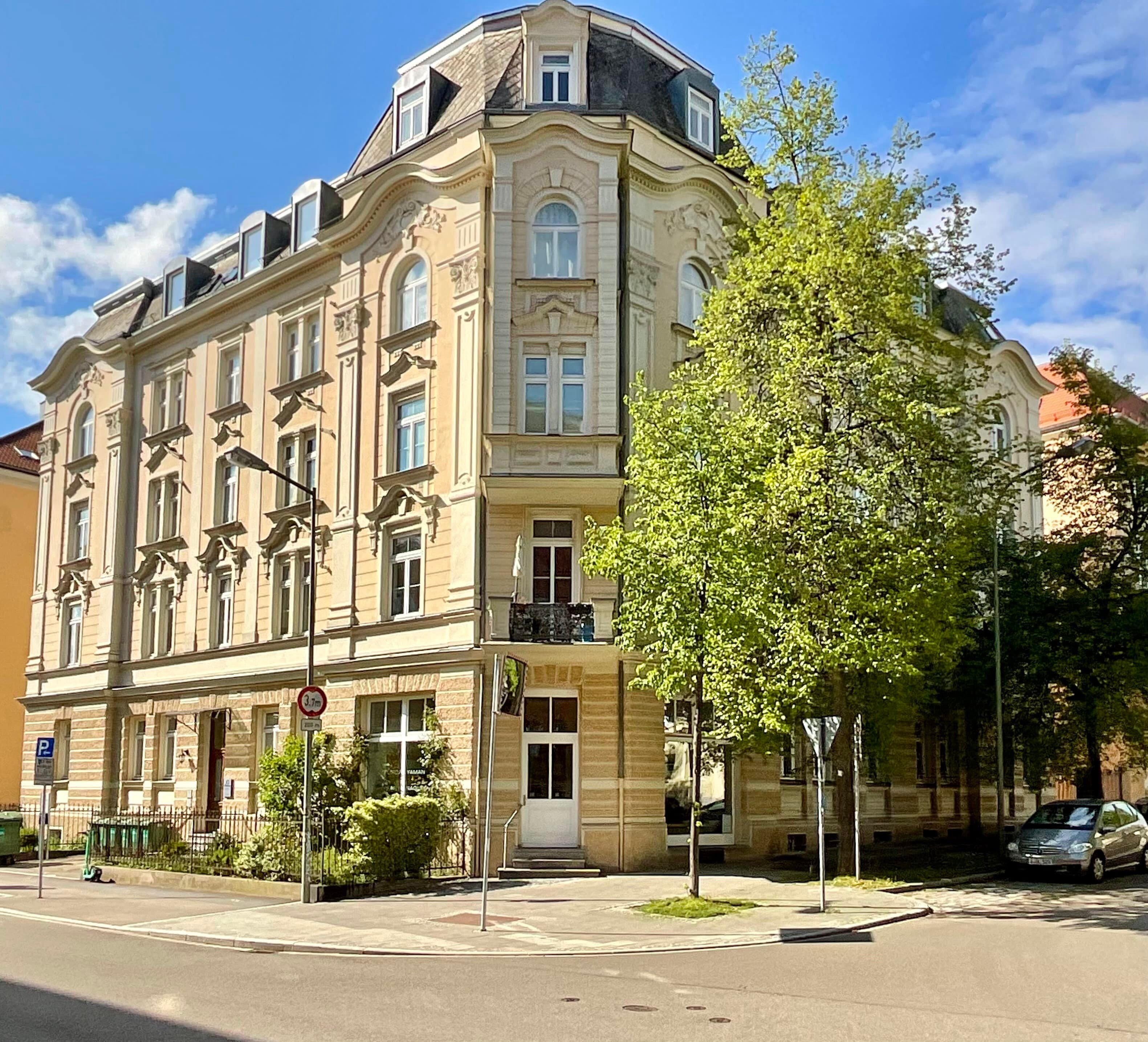 Wohnung zum Kauf 235.000 € 1 Zimmer 52 m²<br/>Wohnfläche 1. Stock<br/>Geschoss Hochfeld Augsburg 86156