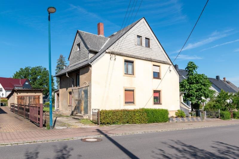 Doppelhaushälfte zum Kauf 30.000 € 4 Zimmer 75,6 m²<br/>Wohnfläche 434 m²<br/>Grundstück Oelsnitz Oelsnitz 09376