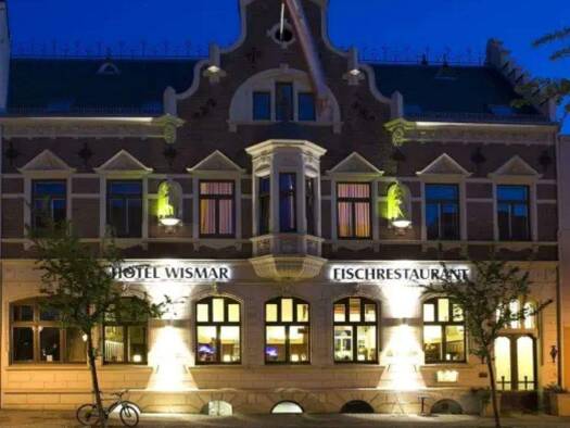 Haus zum Kauf 1.400.000 € 15 Zimmer 656 m² 974 m² Grundstück Altstadt Wismar 23966