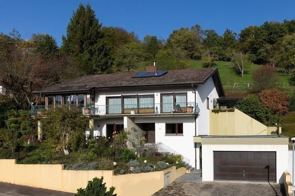 Einfamilienhaus zum Kauf 595.000 € 7 Zimmer 230 m²<br/>Wohnfläche 1.096 m²<br/>Grundstück Gernsbach Gernsbach 76593