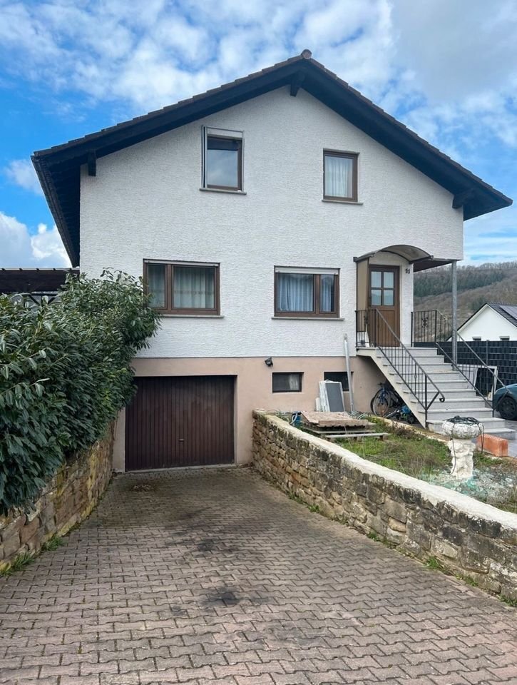 Einfamilienhaus zum Kauf provisionsfrei 339.000 € 7 Zimmer 220 m²<br/>Wohnfläche 600 m²<br/>Grundstück Am Hüttenbach 11 Rehborn 55592