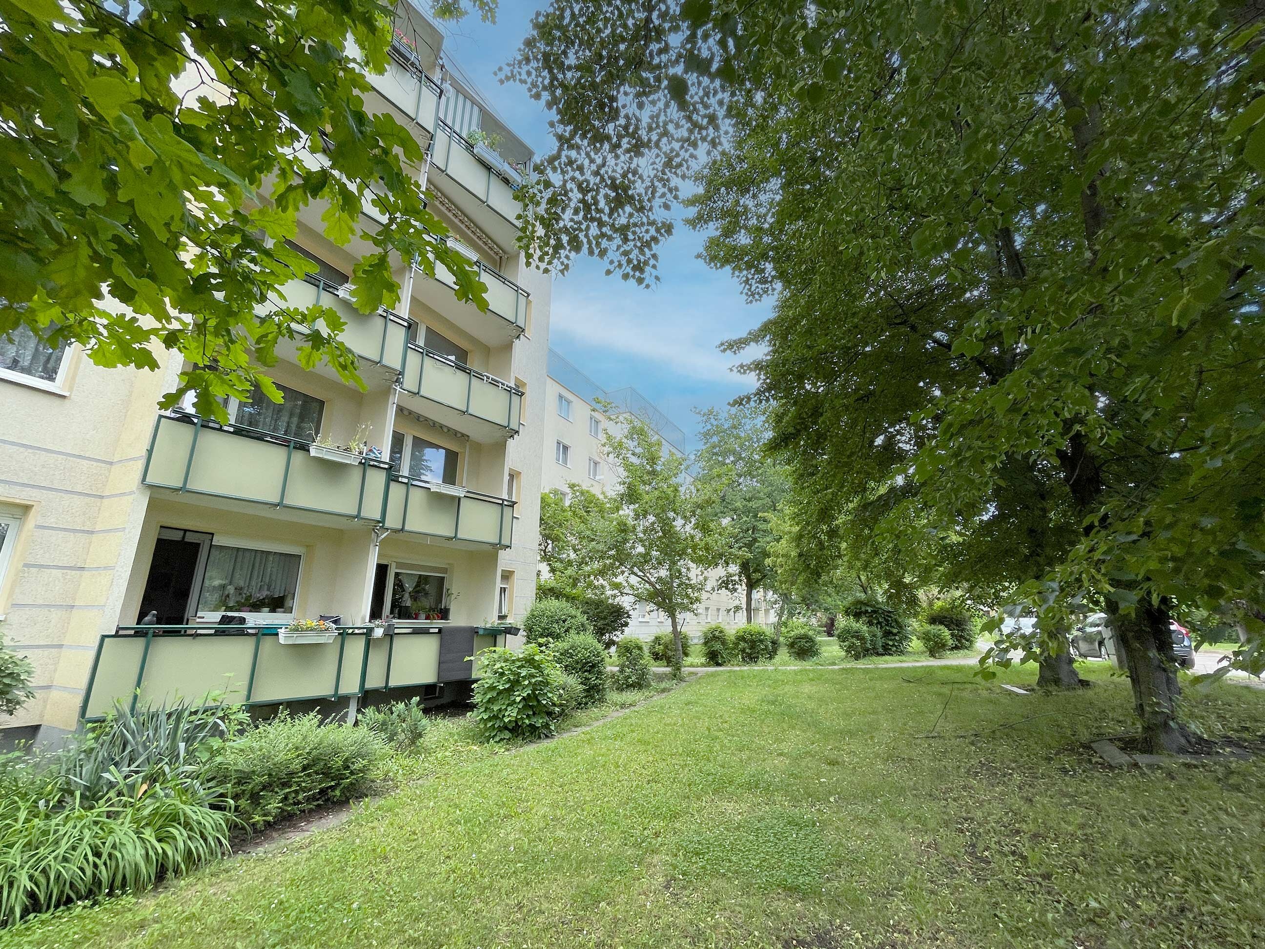 Wohnung zum Kauf 99.500 € 3 Zimmer 61 m²<br/>Wohnfläche 3. Stock<br/>Geschoss Roter Berg Erfurt 99087