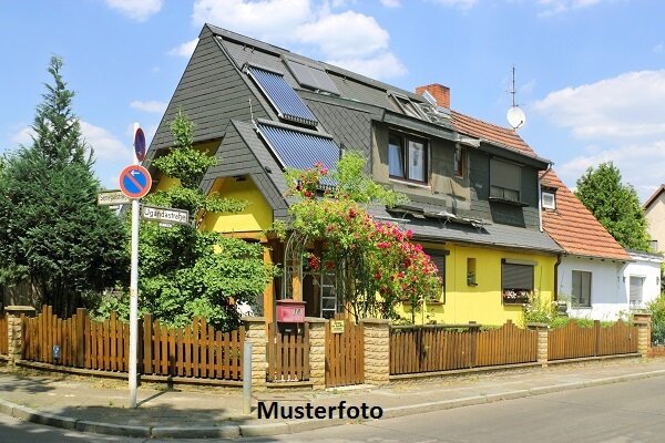 Reihenmittelhaus zum Kauf Zwangsversteigerung 40.000 € 6 Zimmer 125 m²<br/>Wohnfläche 378 m²<br/>Grundstück Bad Windsheim Bad Windsheim 91438