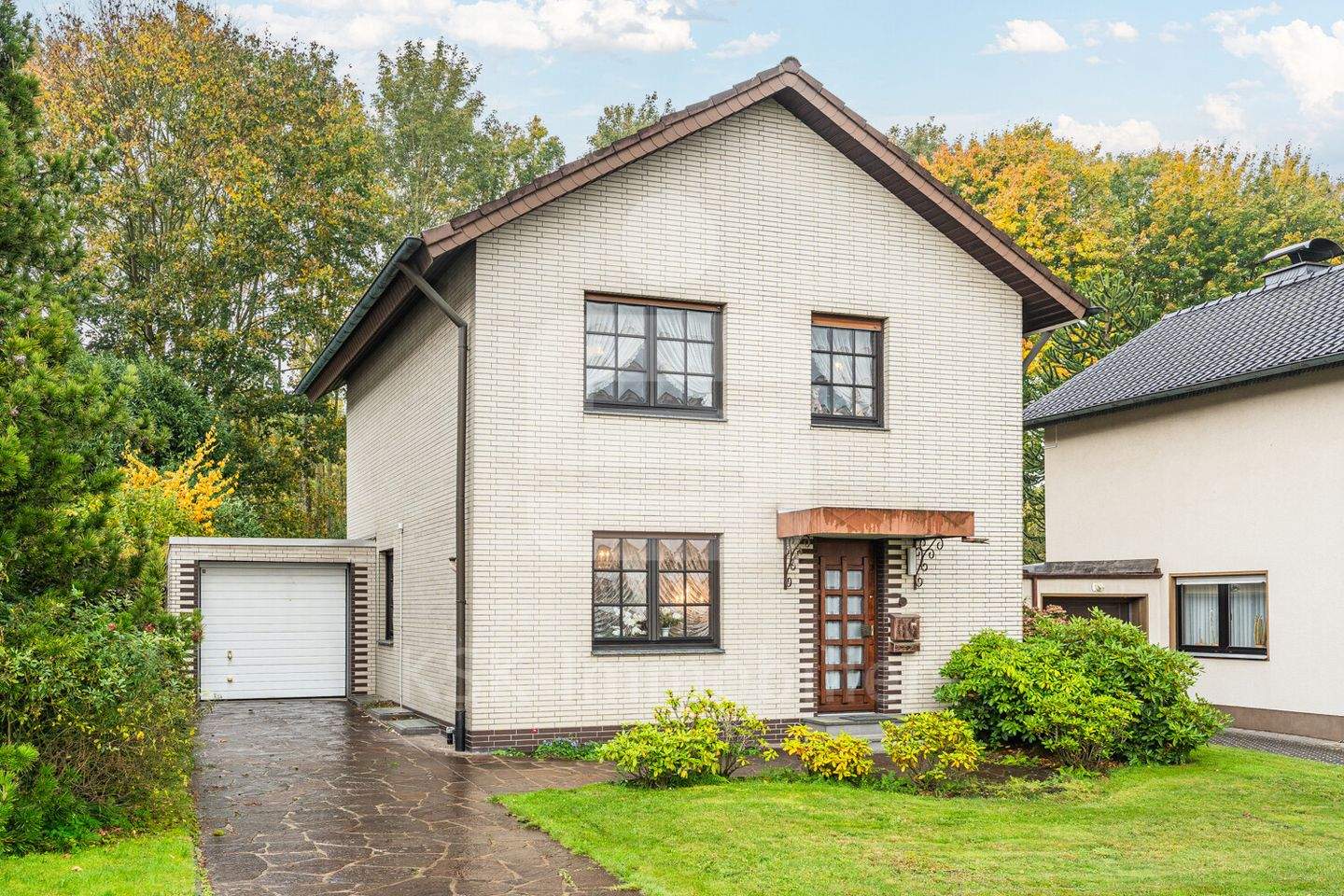 Freistehendes Einfamilienhaus mit Südgrundstück und unverbaubarem Blick!