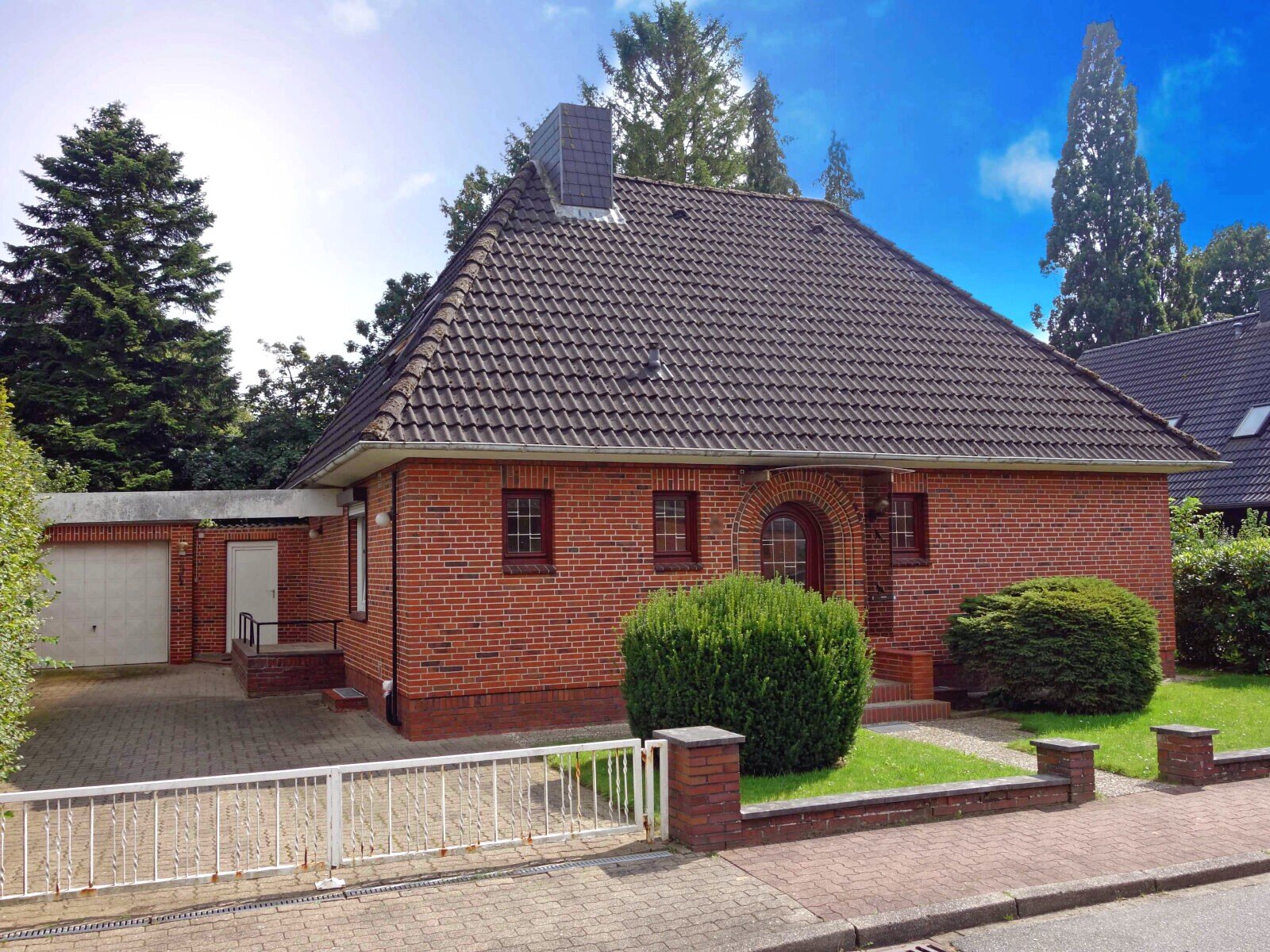 Einfamilienhaus zum Kauf 299.000 € 4 Zimmer 114 m²<br/>Wohnfläche 915 m²<br/>Grundstück Schenefeld Schenefeld 25560