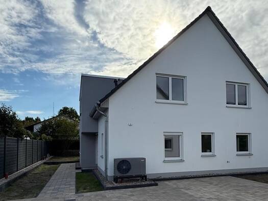 Doppelhaushälfte zur Miete 1.850 € 5 Zimmer 126 m² 319 m² Grundstück frei ab sofort Thönse Burgwedel 30938