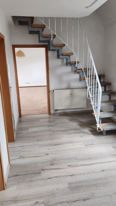 Wohnung zur Miete 598 € 3 Zimmer 92 m² frei ab sofort Hintergasse 14 Gräfenroda 99330