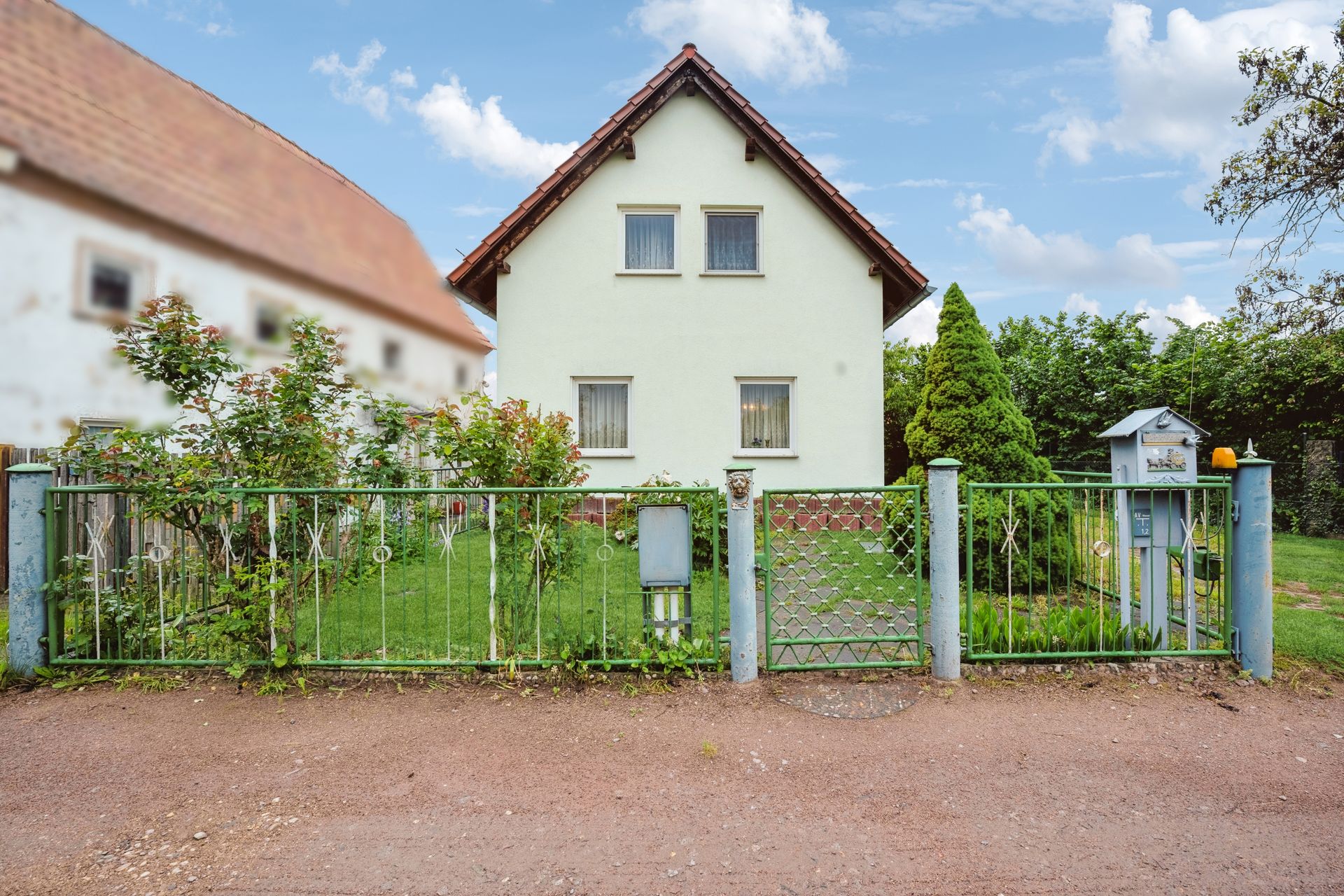 Einfamilienhaus zum Kauf 320.000 € 3 Zimmer 93 m²<br/>Wohnfläche 492 m²<br/>Grundstück Zschieren Dresden 01259