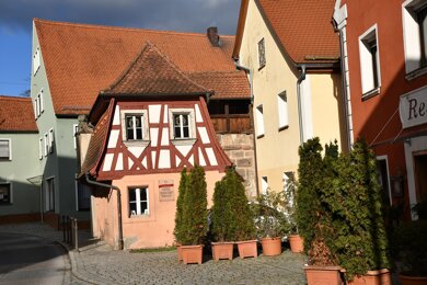 Mehrfamilienhaus zum Kauf provisionsfrei als Kapitalanlage geeignet 7 Zimmer 177,4 m² 171,4 m² Grundstück Hauptstr. 36 Spalt Spalt 91174