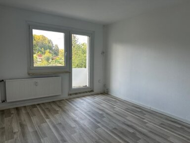 Wohnung zur Miete 277 € 3 Zimmer 55,2 m² 4. Geschoss frei ab sofort Außenring 19 Thurm Mülsen 08132