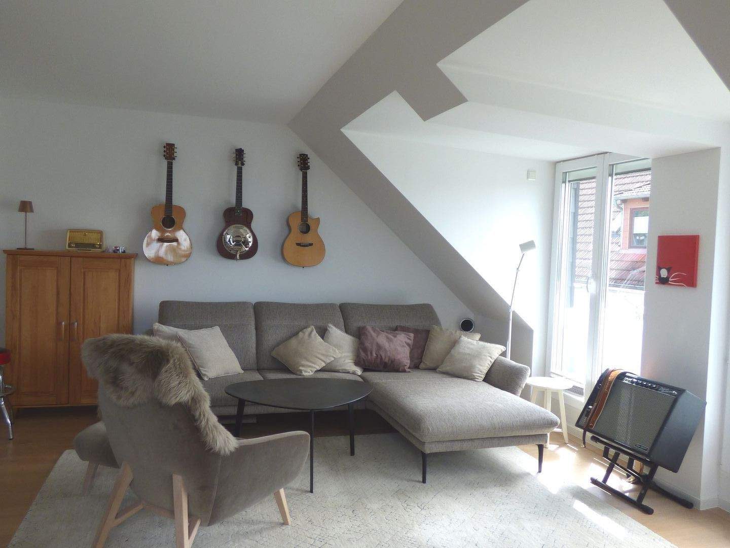 Urbanes Wohnen und doch mitten im Grünen! Raffiniert ausgestattete Maisonette-Wohnung.