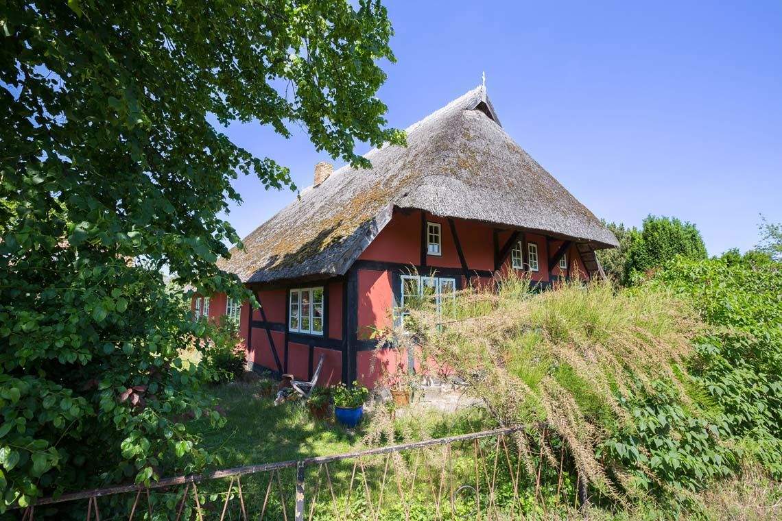 Immobilie in Dierhagen - Historisches Fischlandhaus mit 2 kleinen Ferienhäusern - Bild 0