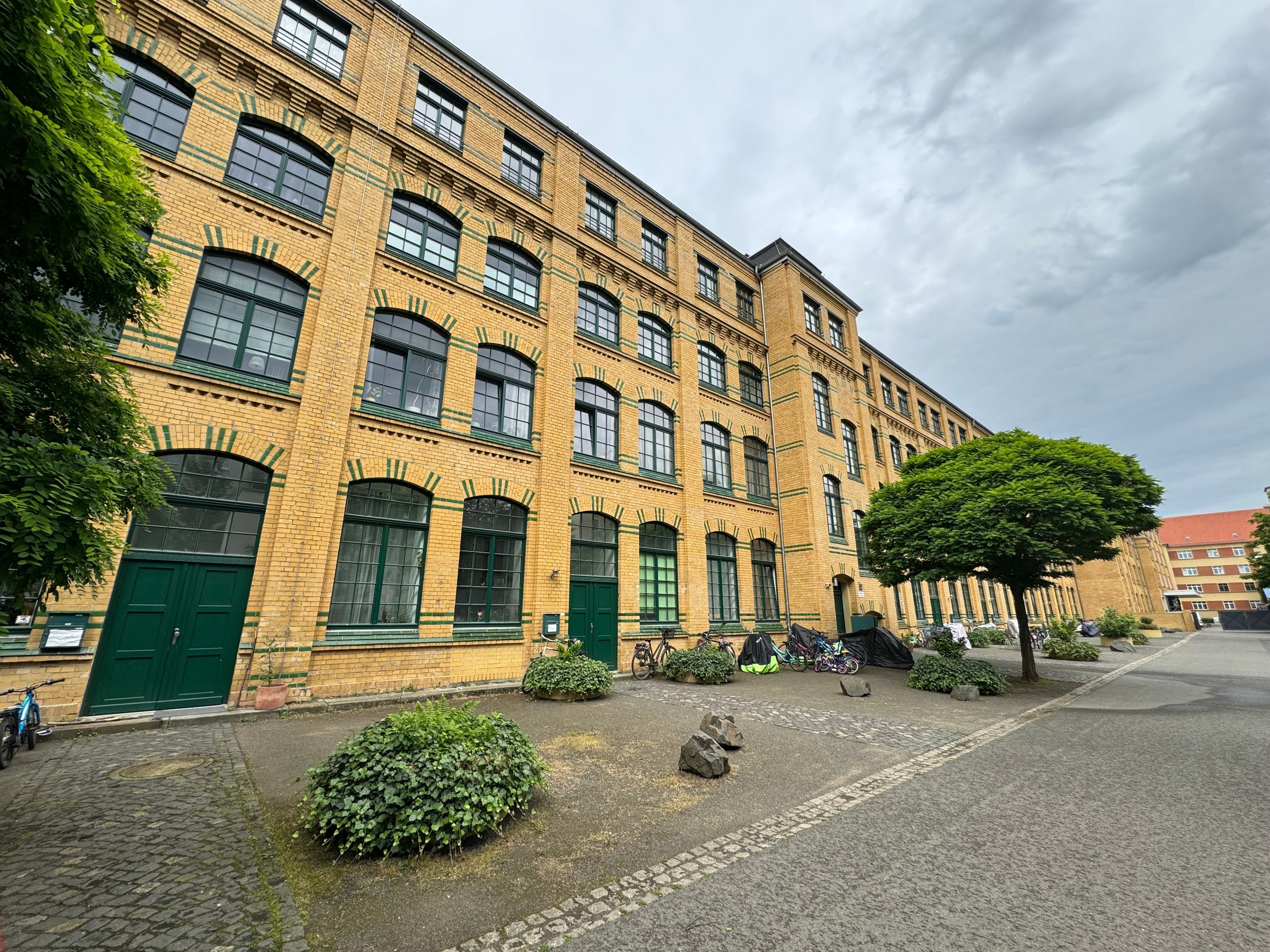 Büro-/Praxisfläche zur Miete provisionsfrei 2.260 € 226 m²<br/>Bürofläche Arno-Nitzsche-Straße 19 Connewitz Leipzig 04277