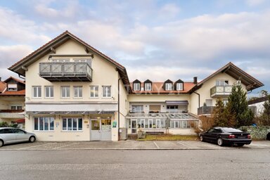 Wohn- und Geschäftshaus zum Kauf als Kapitalanlage geeignet 2.700.000 € 20 Zimmer 1.382 m² 926 m² Grundstück Traunreut Traunreut 83301