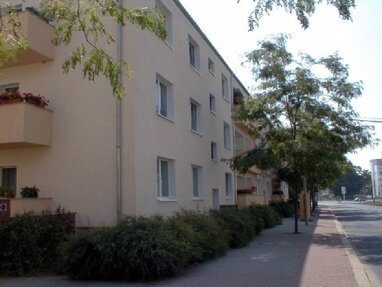 Wohnung zur Miete 435,60 € 3 Zimmer 72,6 m² 3. Geschoss frei ab 01.10.2024 Südring 95 Jordanstraße Magdeburg 39112