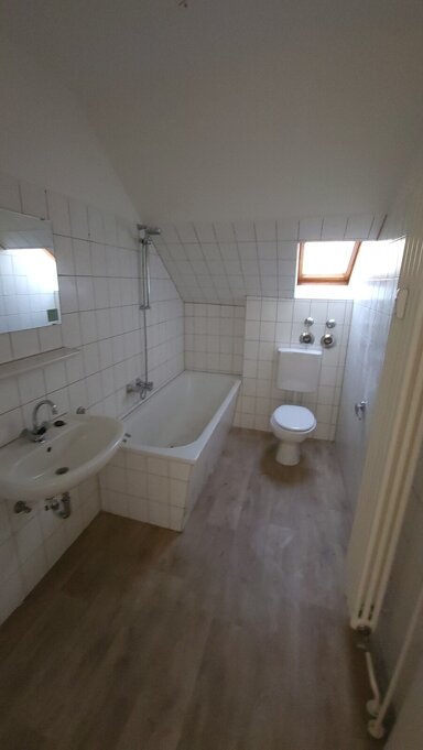 Wohnung zur Miete nur mit Wohnberechtigungsschein 371 € 3,5 Zimmer 66,9 m² 2. Geschoss Obermarxloh Duisburg 47166