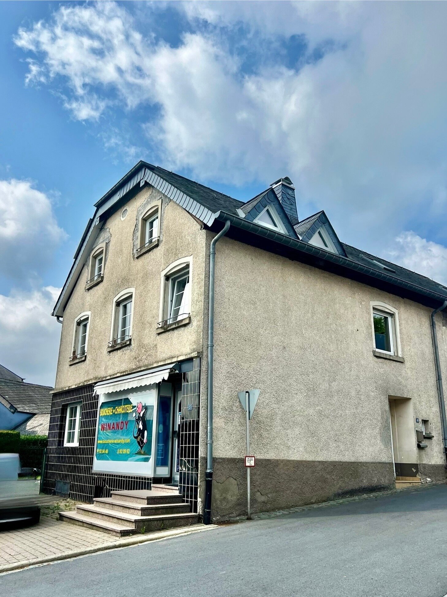 Haus zum Kauf 895.000 € 7 Zimmer 150 m²<br/>Wohnfläche 500 m²<br/>Grundstück ab sofort<br/>Verfügbarkeit Hosingen 9807