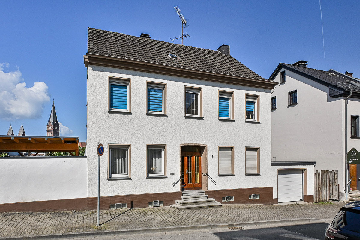 Haus zum Kauf 269.000 € 9 Zimmer 199 m²<br/>Wohnfläche 313 m²<br/>Grundstück Neheim - Mitte Arnsberg 59755