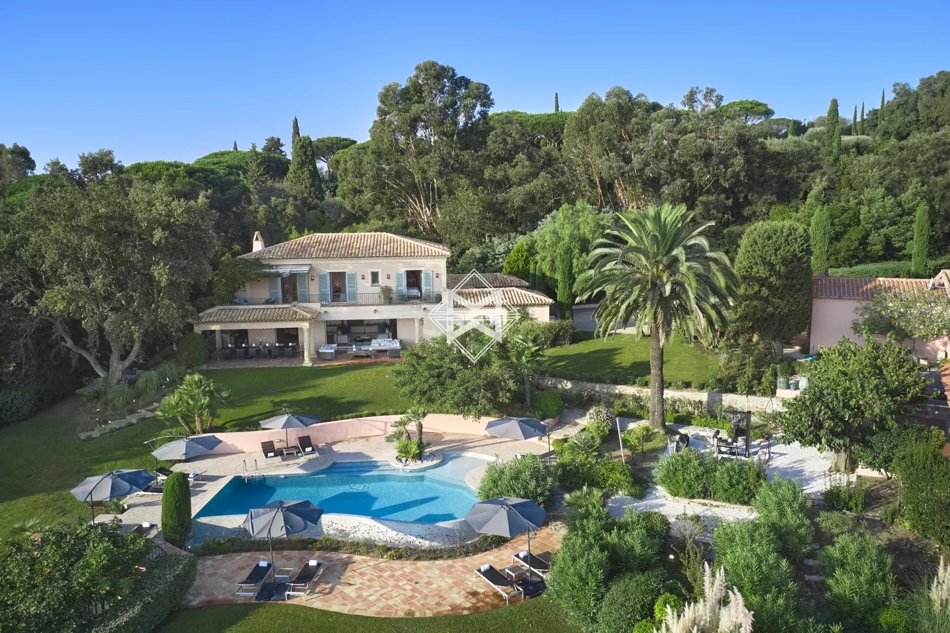 Villa zur Miete provisionsfrei 300.000 € 320 m²<br/>Wohnfläche 4.800 m²<br/>Grundstück Zone Est Diffuse Saint-Tropez 83990