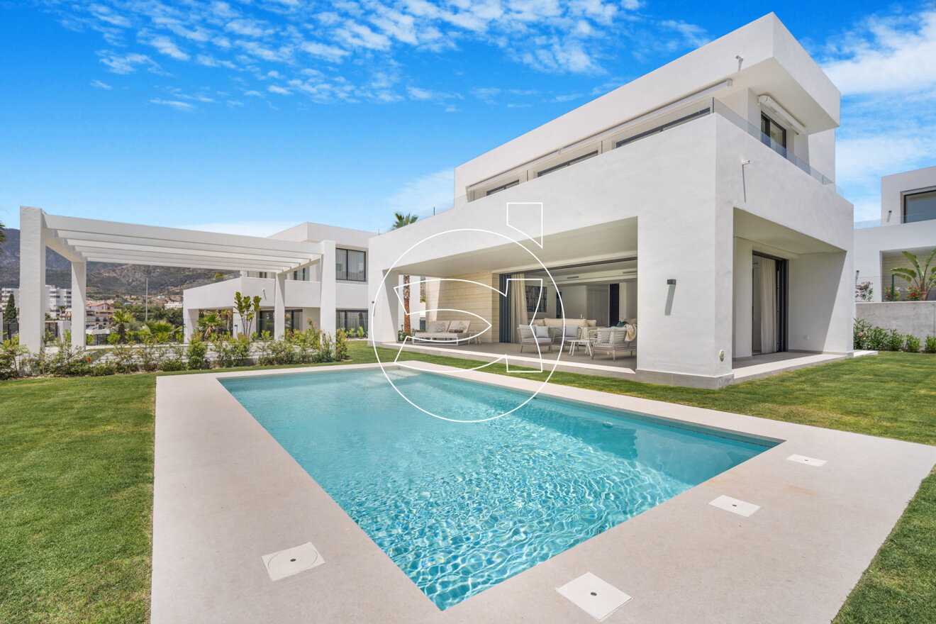 Villa zum Kauf 2.995.000 € 7 Zimmer 370 m²<br/>Wohnfläche 653 m²<br/>Grundstück Marbella East 29600