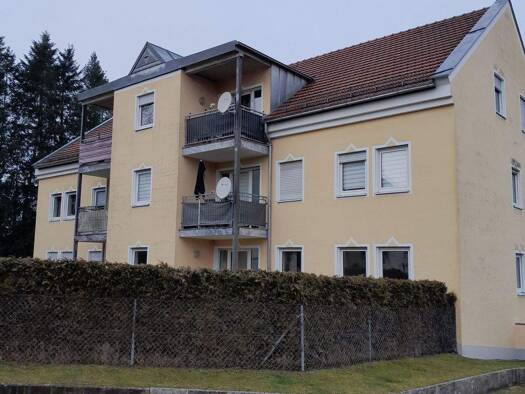 Wohnung zur Miete 655 € 3 Zimmer 77 m² 1. Geschoss Gartenstr. 12 Roding 93426