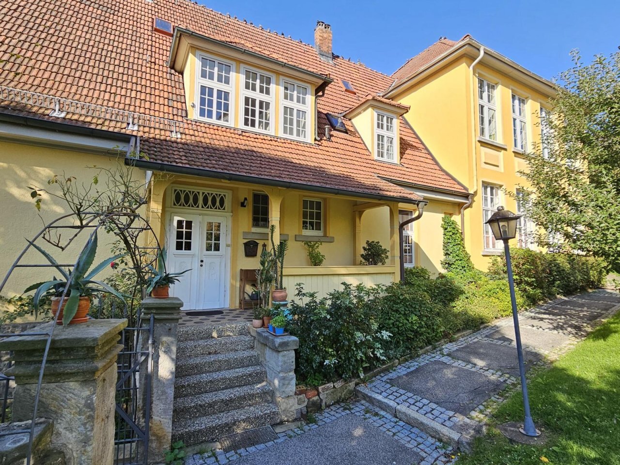 Haus zum Kauf 585.000 € 9 Zimmer 384 m²<br/>Wohnfläche 490 m²<br/>Grundstück Großgarnstadt Ebersdorf bei Coburg 96237