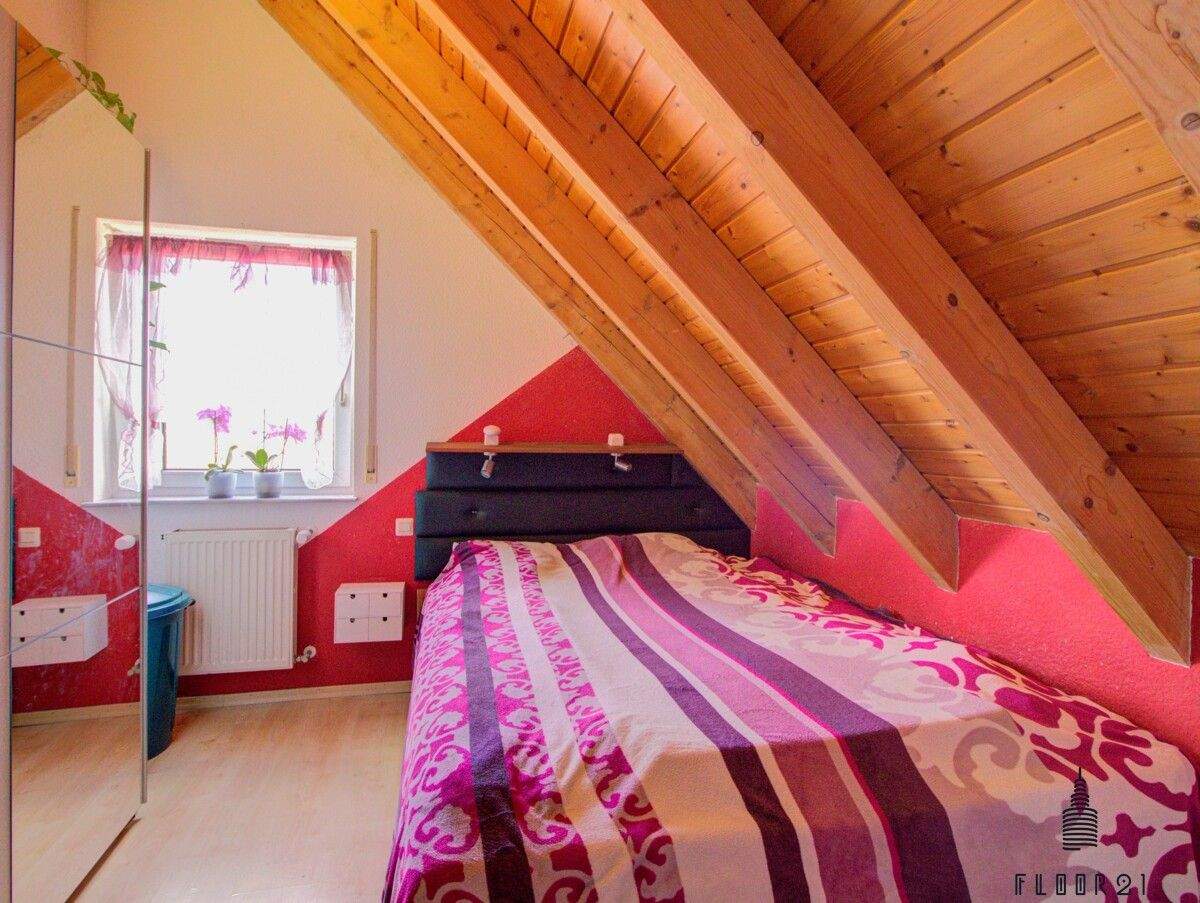 Immobilie in Heroldstatt - Charmante Maisonette-Dachgeschosswohnung mit Balkon und Garage in ruhiger Lage von Heroldstatt - Bild 4