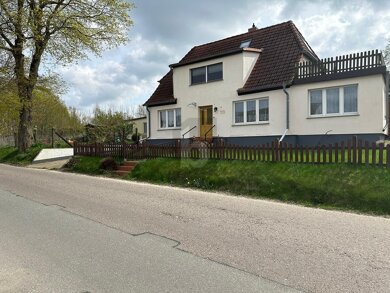 Wohn- und Geschäftshaus zum Kauf als Kapitalanlage geeignet 299.000 € 7 Zimmer 90 m² 2.349 m² Grundstück Zirkow Zirkow 18528