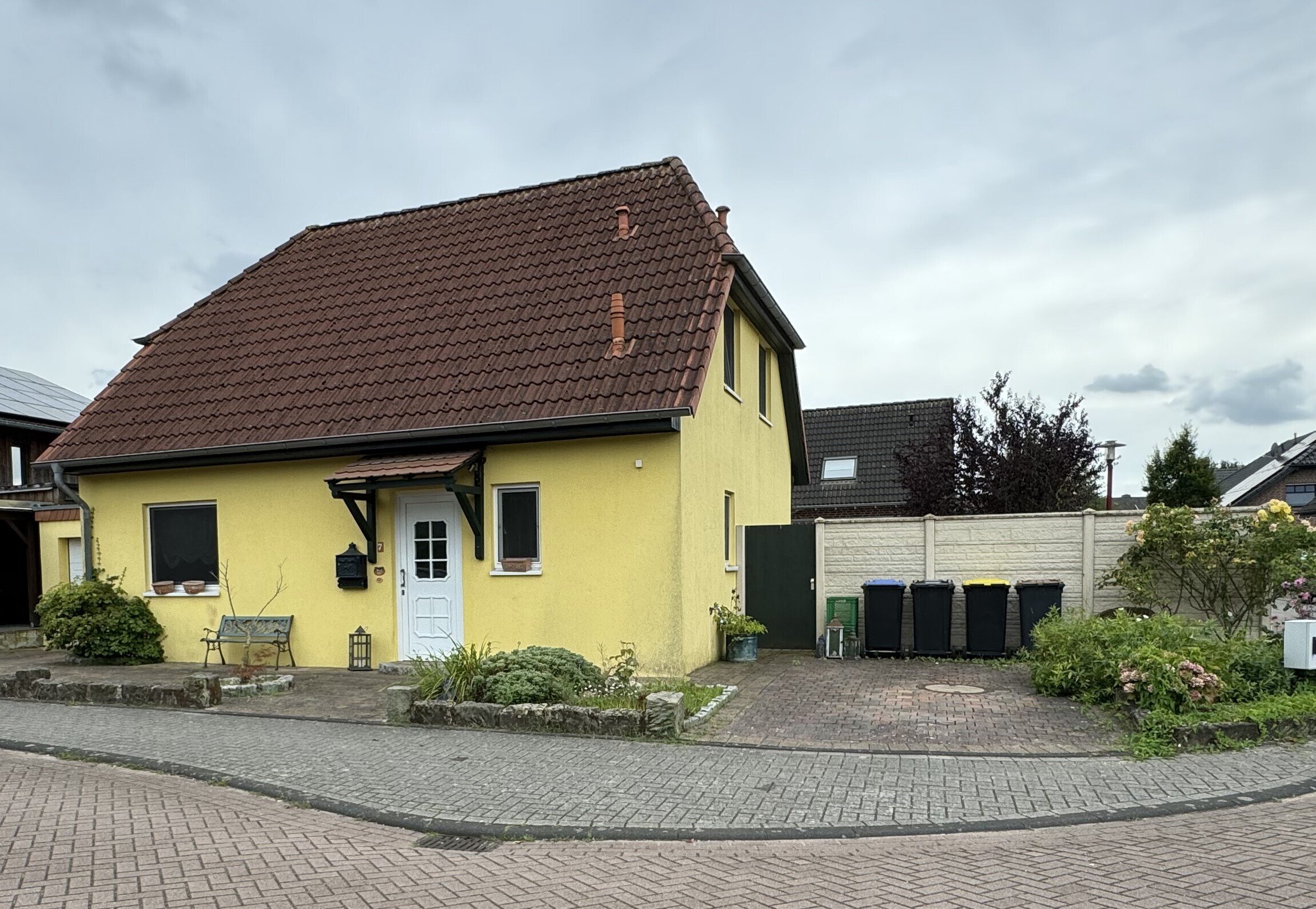 Haus zum Kauf 329.000 € 4 Zimmer 130 m²<br/>Wohnfläche 417 m²<br/>Grundstück ab sofort<br/>Verfügbarkeit Heinrich-Bienen-Str. Praest Emmerich am Rhein 46446